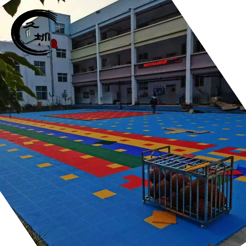 2023年月銷20萬懸浮地板廠家 幼兒園球場操場室外拼裝塑膠地膠 藍(lán)色
